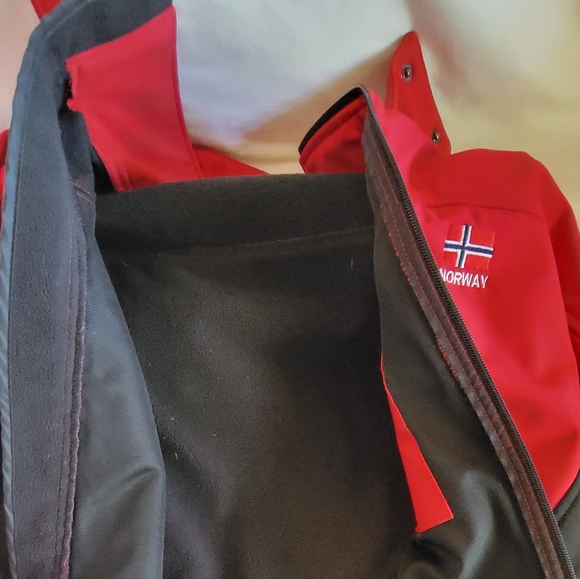 Scandinavian Explorer Red Hoodie Jacket, Medium Size - Picture 4 of 7